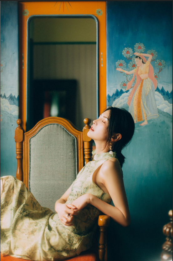 高冷的复古清纯美女图片