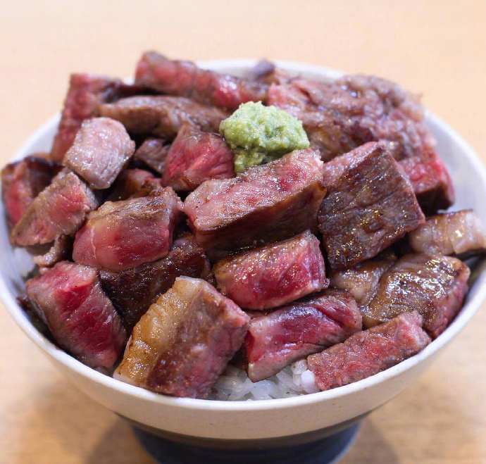 日本小哥哥制作的各种盖饭炒饭图片