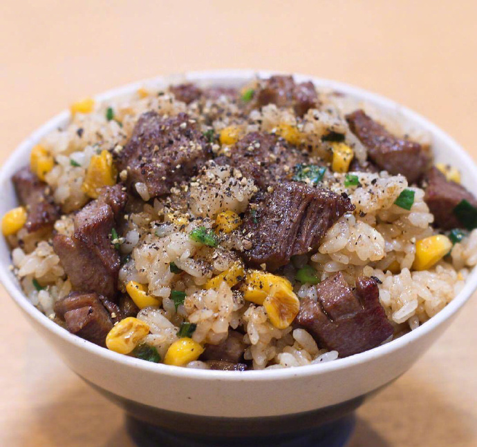 日本小哥哥制作的各种盖饭炒饭图片