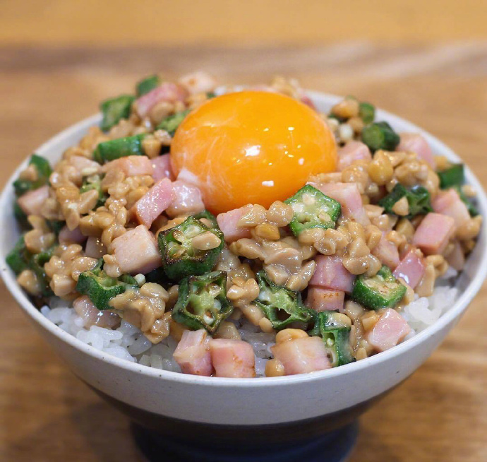 日本小哥哥制作的各种盖饭炒饭图片