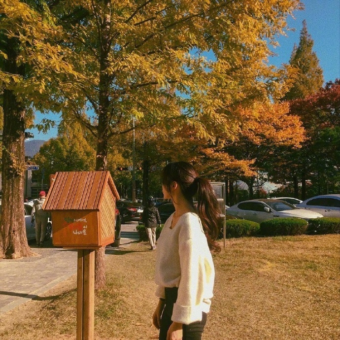 气质简单的女生头像图片