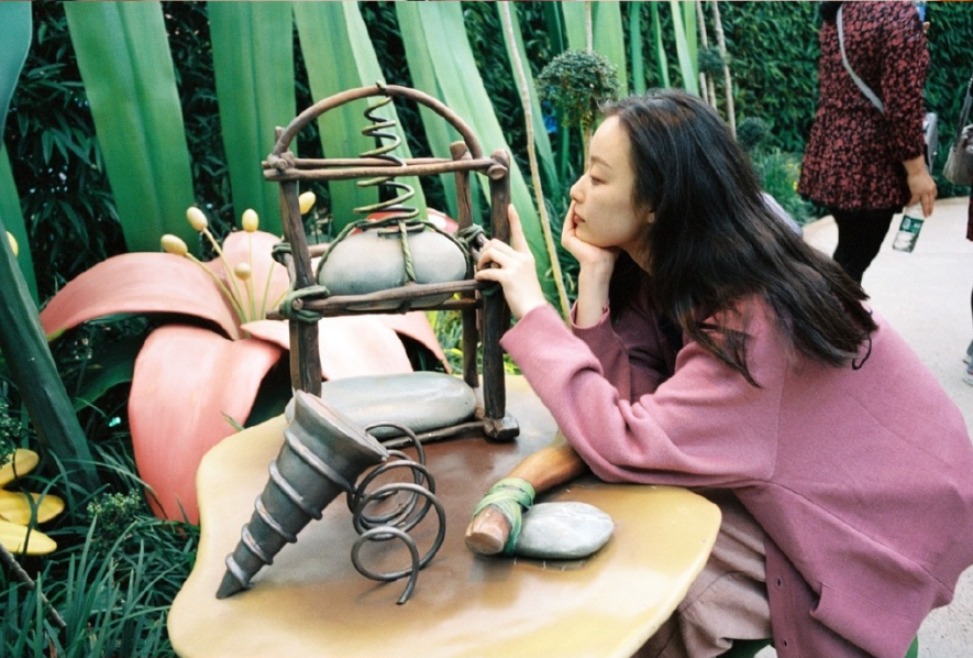 南京美女倪妮香港迪士尼游玩照图片