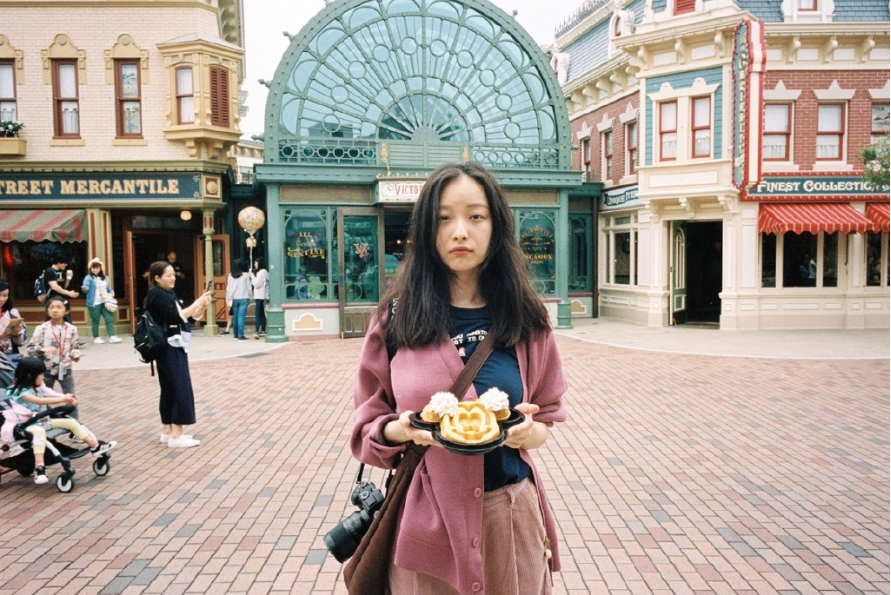 南京美女倪妮香港迪士尼游玩照图片