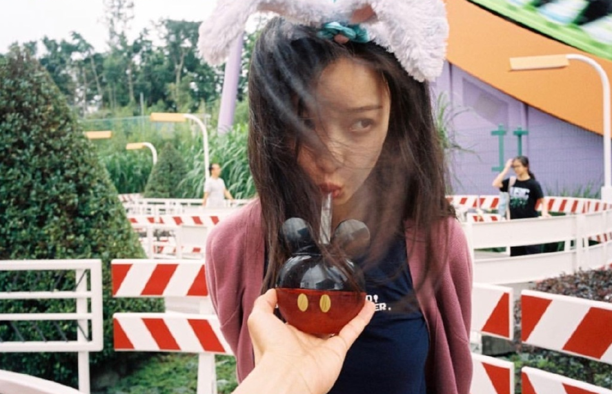 南京美女倪妮香港迪士尼游玩照图片