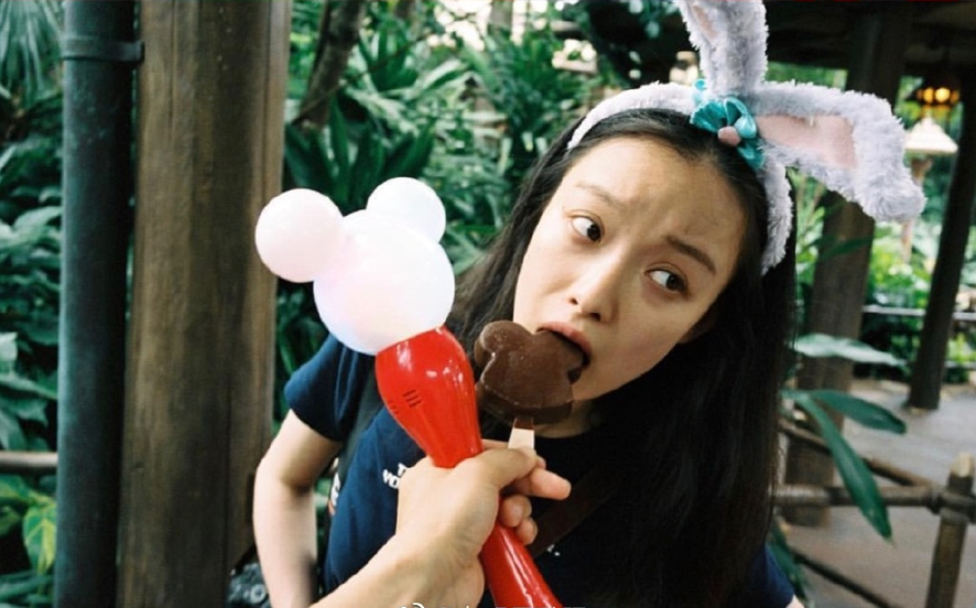 南京美女倪妮香港迪士尼游玩照图片