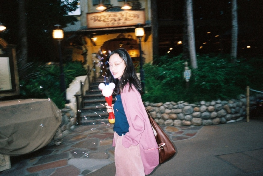 南京美女倪妮香港迪士尼游玩照图片