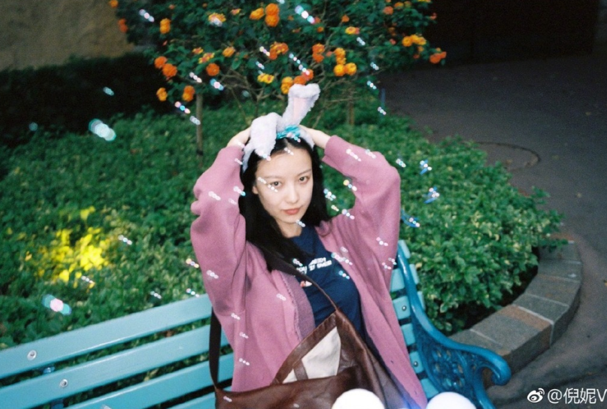南京美女倪妮香港迪士尼游玩照图片