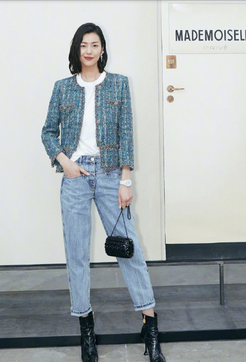 湖南美女图片 超模刘雯上海看展穿搭图片