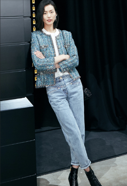 湖南美女图片 超模刘雯上海看展穿搭图片