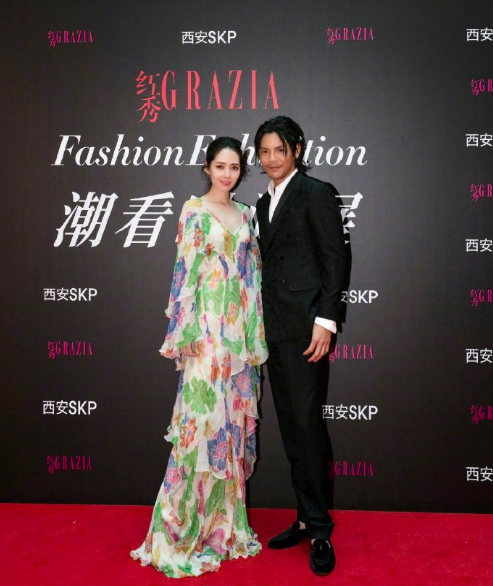 台湾情侣明星郭碧婷向佐合体现身图片