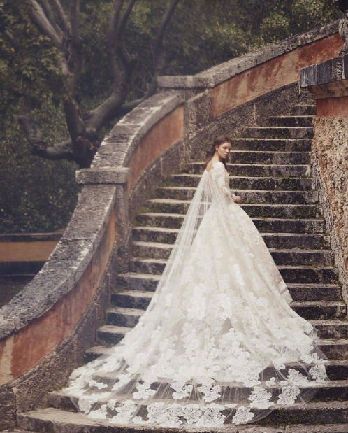 Monique Lhuillier2020秋冬婚纱图片