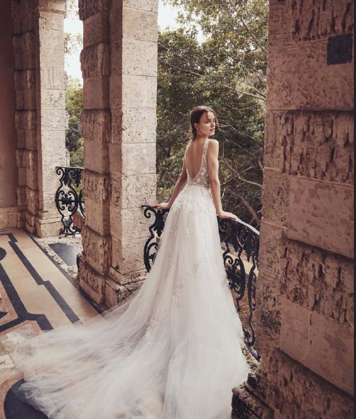 Monique Lhuillier2020秋冬婚纱图片