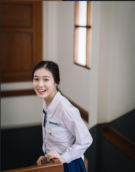 泰国美女love pattranite蓝色校服清纯图片