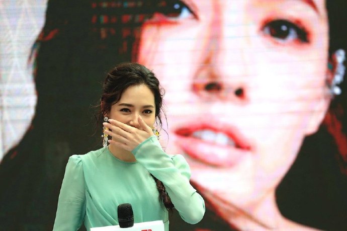 台湾美女图片 广告女神郭碧婷青绿色连衣裙图片