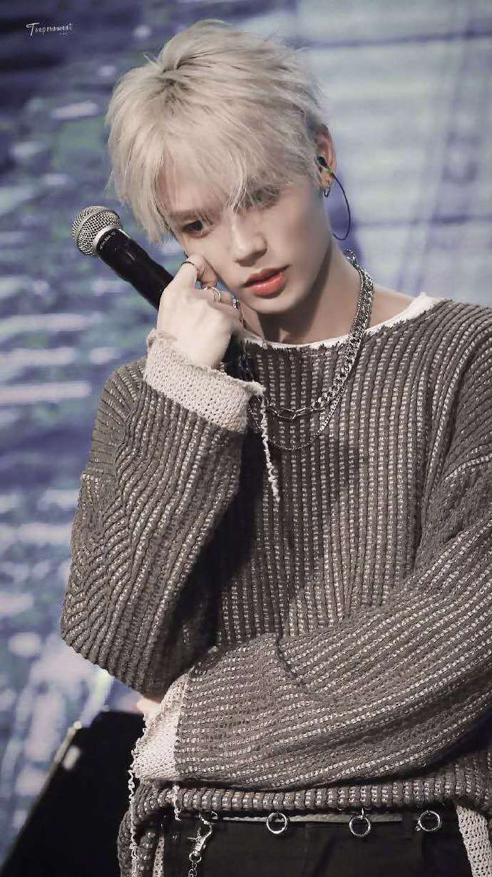 白发小鲜肉男明星林彦俊图片