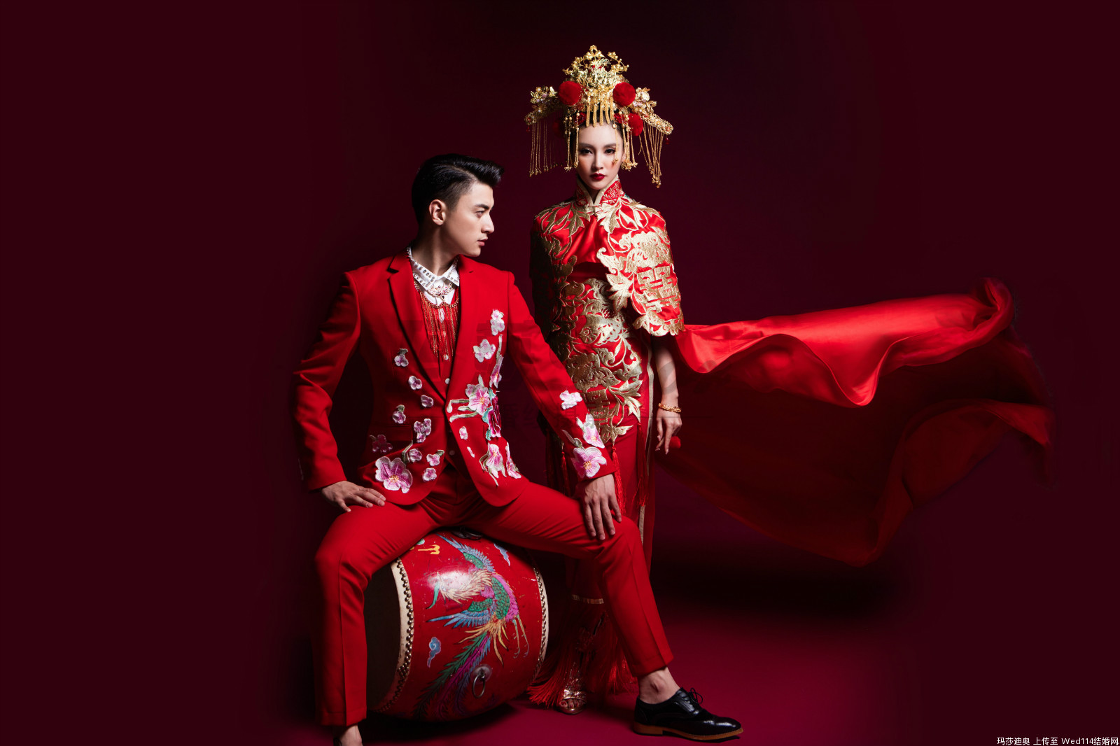 传统中式礼服创意婚纱照图片