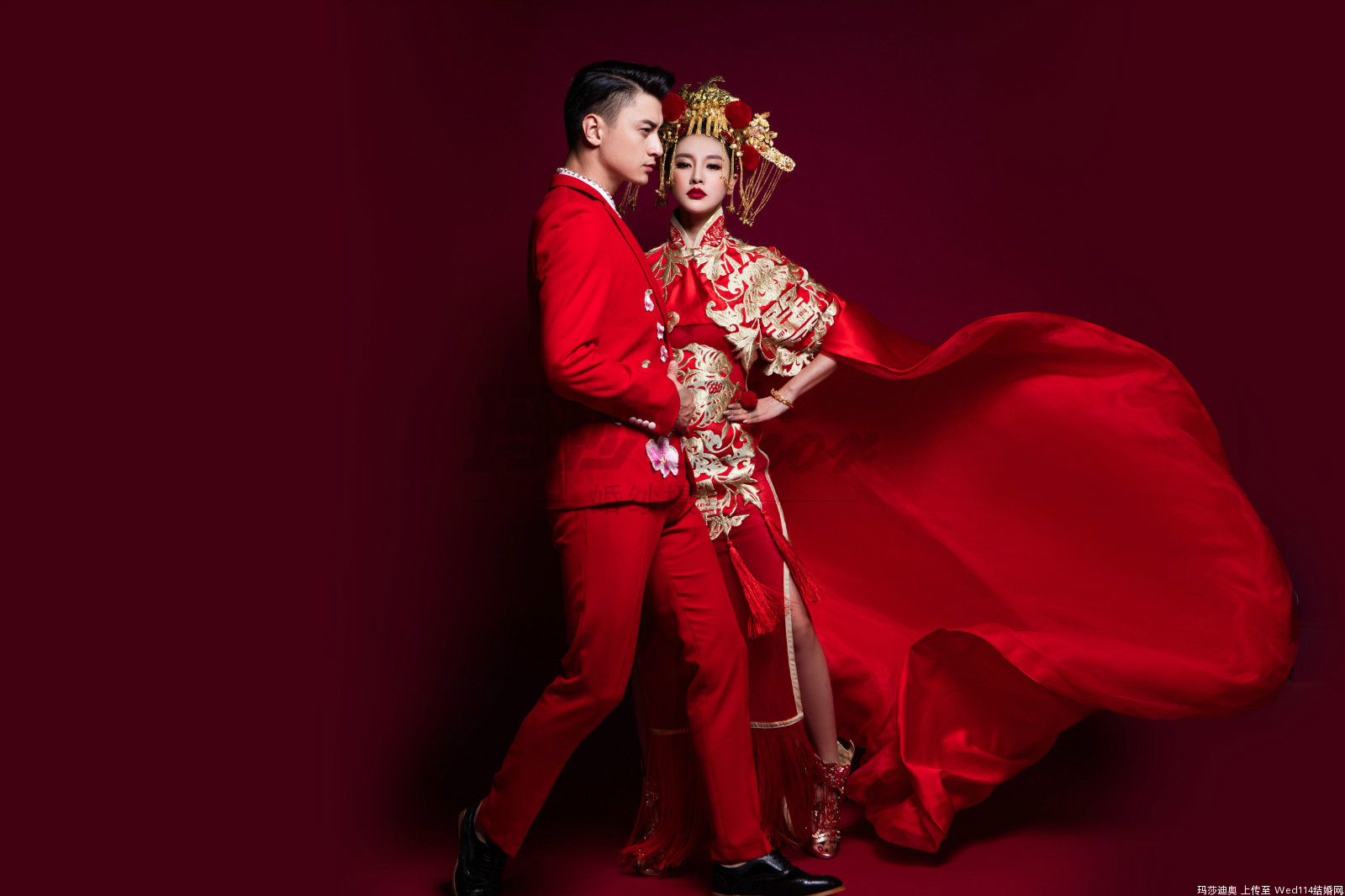 传统中式礼服创意婚纱照图片