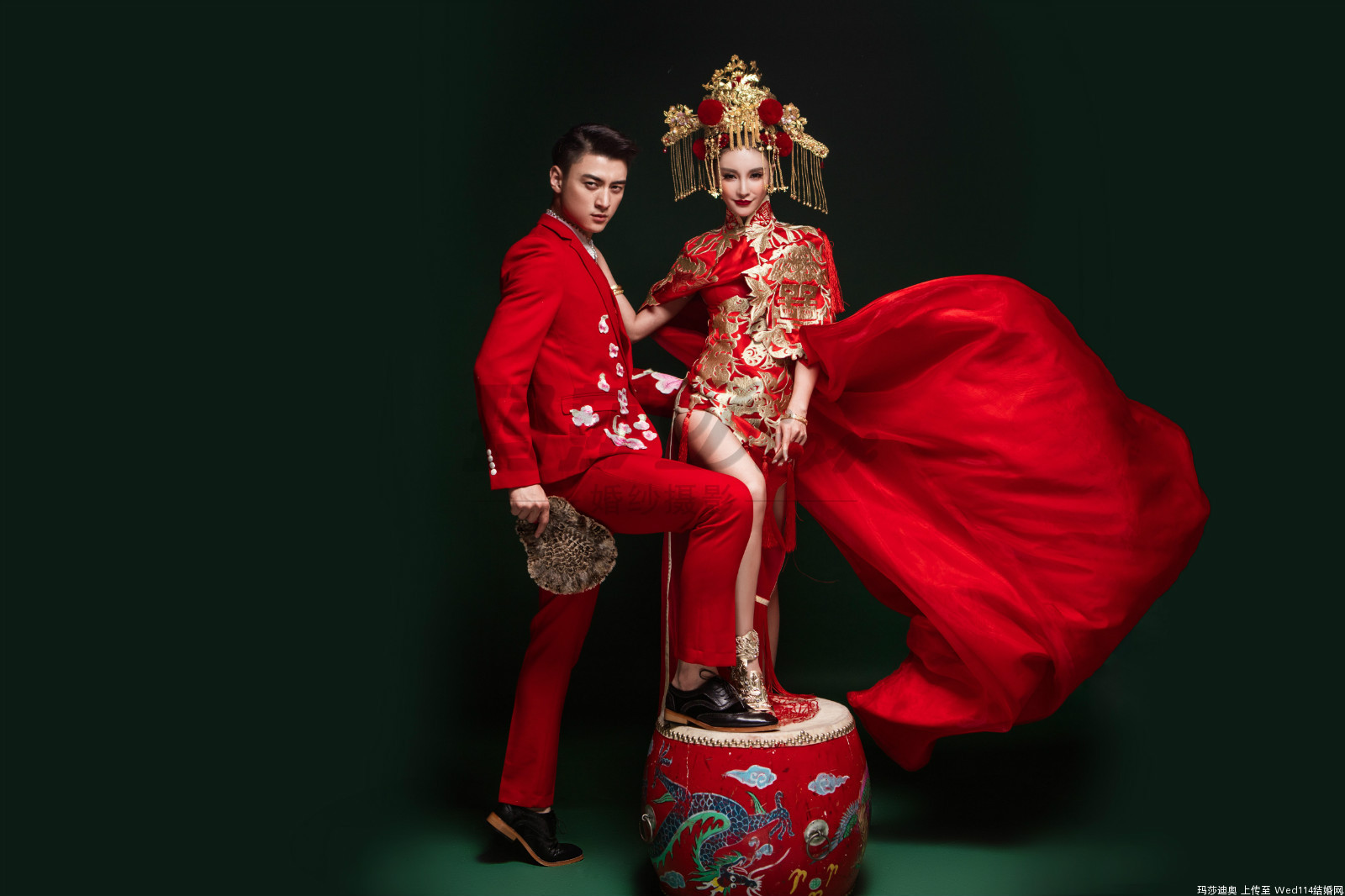 传统中式礼服创意婚纱照图片