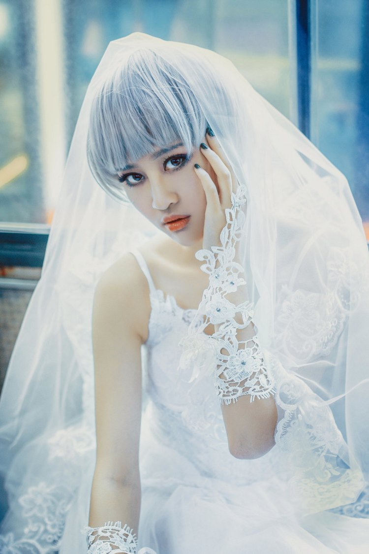 冷艳的银发新娘婚纱摄影图片