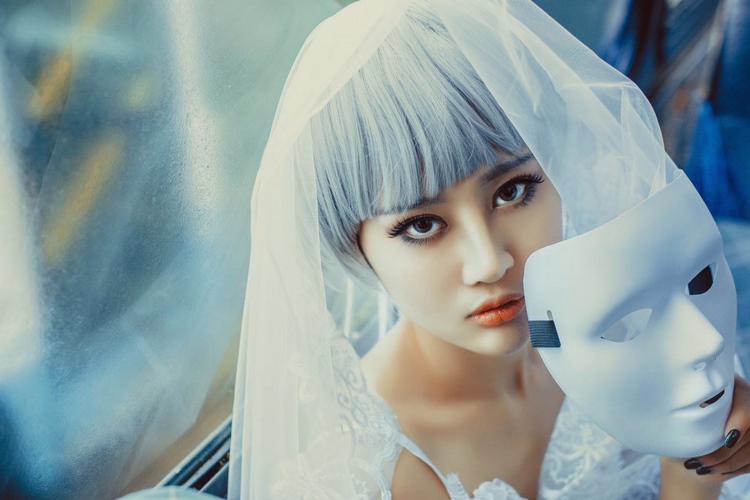 冷艳的银发新娘婚纱摄影图片