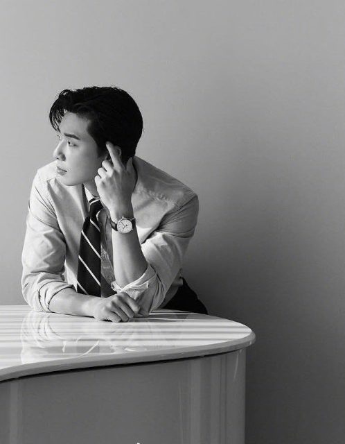 韩国男明星朴叙俊《Esquire》帅气图片