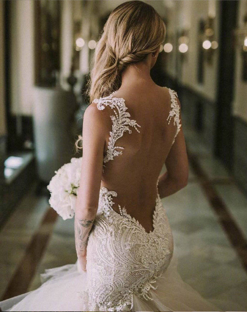 漂亮的露背婚纱图片
