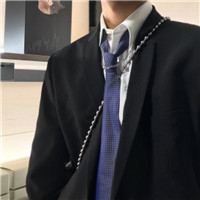 黑领带微信头像男生图片