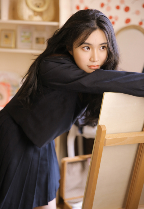 画室里学生妹艺术生美女图片