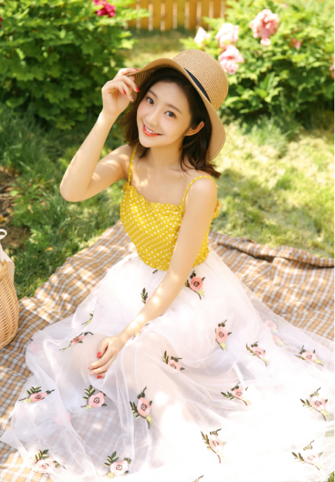 小清新美女图片 清纯美女夏日户外写真图片