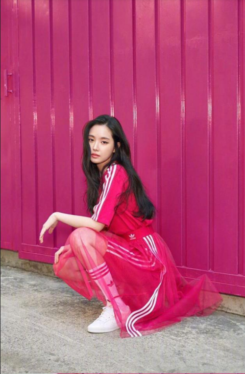 韩国美女图片 阿迪女孩孙娜恩图片