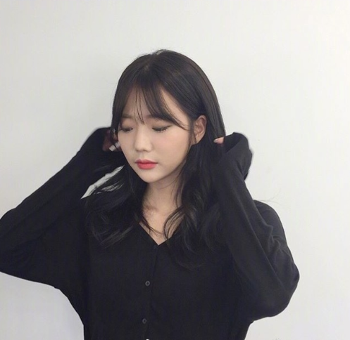 温柔的小姐姐长卷发发型图片