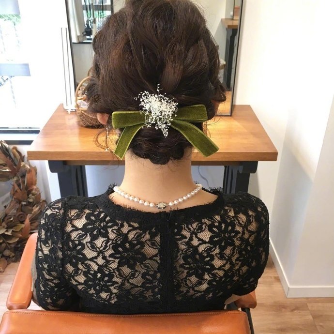 适合结婚的唯美新娘编发发型图片