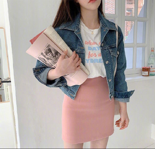 温柔的粉色系少女穿搭图片