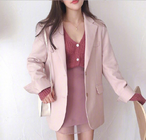 温柔的粉色系少女穿搭图片