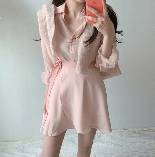 温柔的粉色系少女穿搭图片