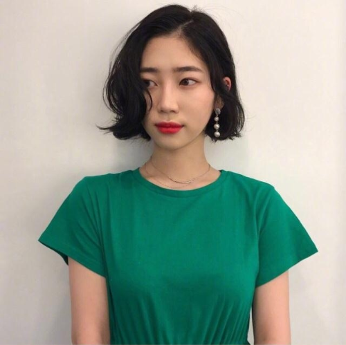 2019流行发型美女自怕图片 长卷发发型图片