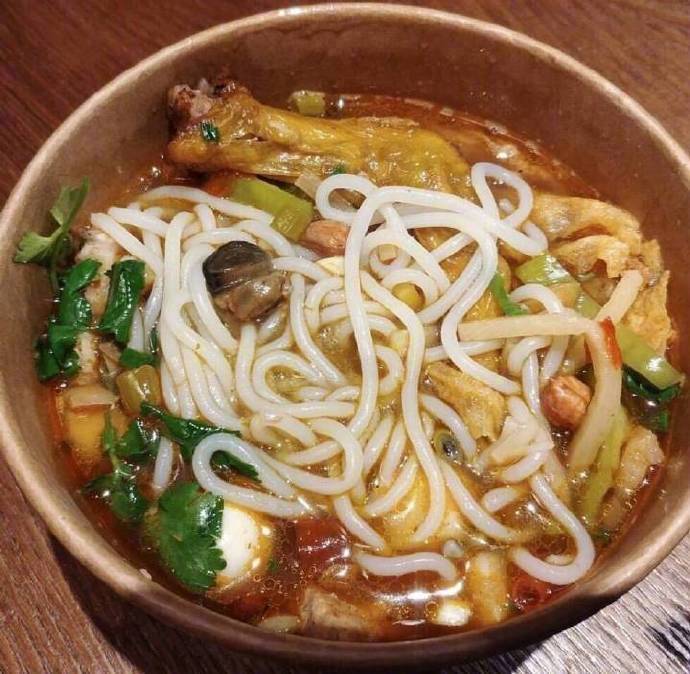 美美的螺蛳粉图片