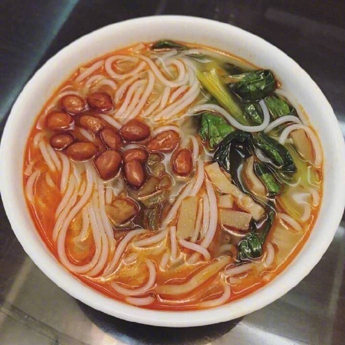 美美的螺蛳粉图片