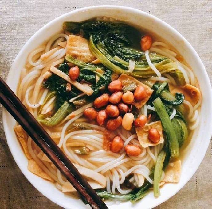 美美的螺蛳粉图片