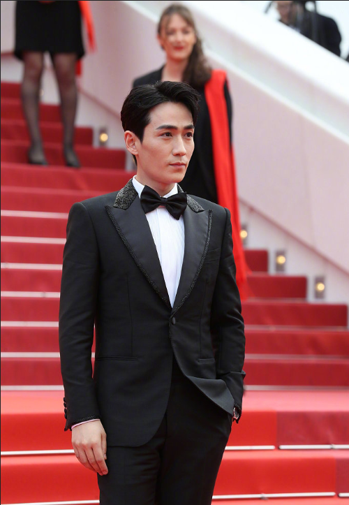 中国男演员男神朱一龙戛纳红毯图片