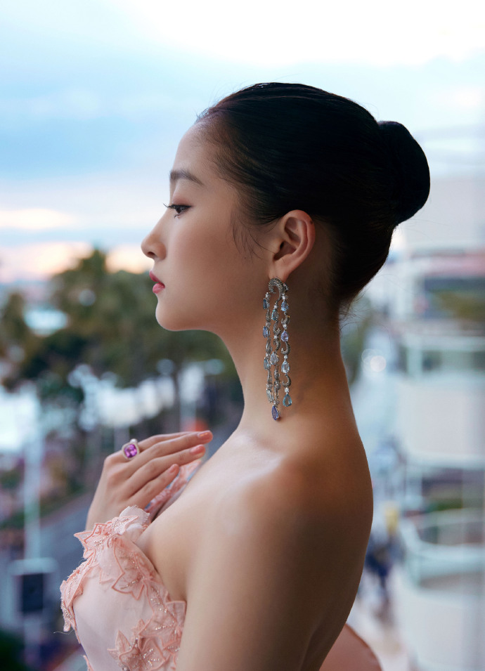 北京美女图片 大眼美女明星关晓彤戛纳行美图