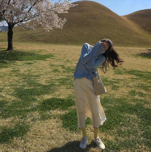 随性气质美女出游穿搭参考