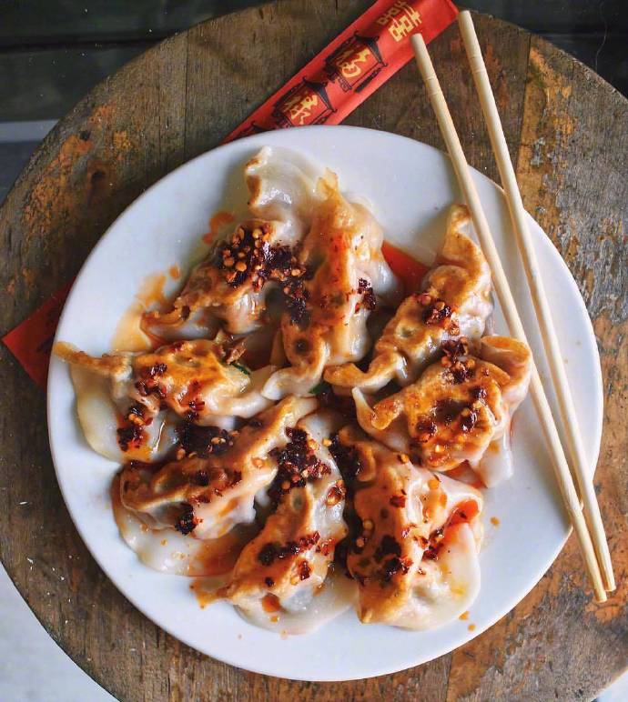 中午吃饺子如何 煎饺配辣椒蘸料最配