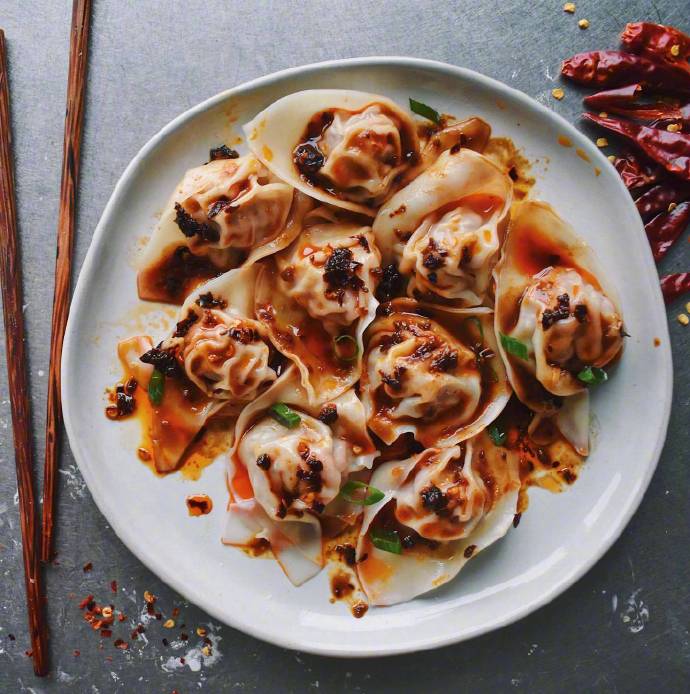 中午吃饺子如何 煎饺配辣椒蘸料最配