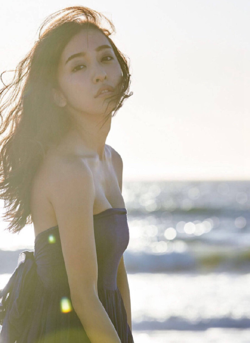 日本美女明星板野友美壁纸图片