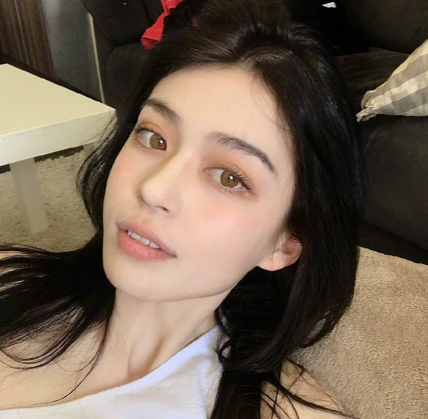 中俄混血美女图片 大眼美女自拍照