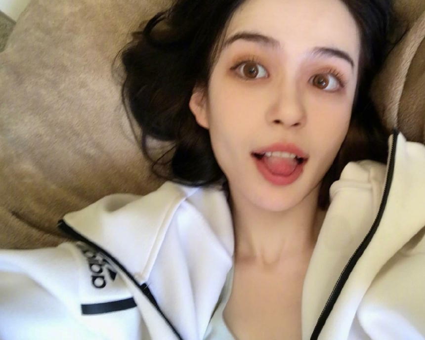 中俄混血美女图片 大眼美女自拍照