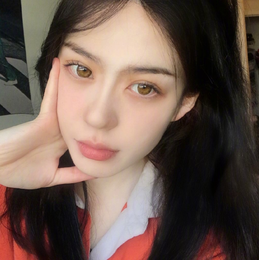 中俄混血美女图片 大眼美女自拍照