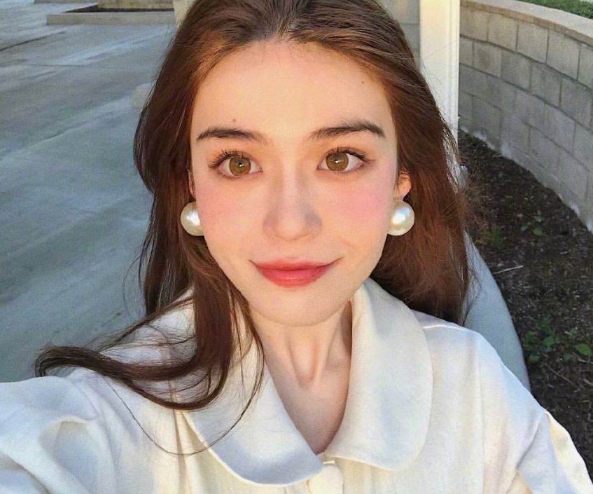 中俄混血美女图片 大眼美女自拍照