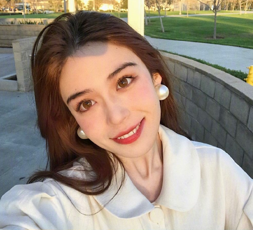 中俄混血美女图片 大眼美女自拍照